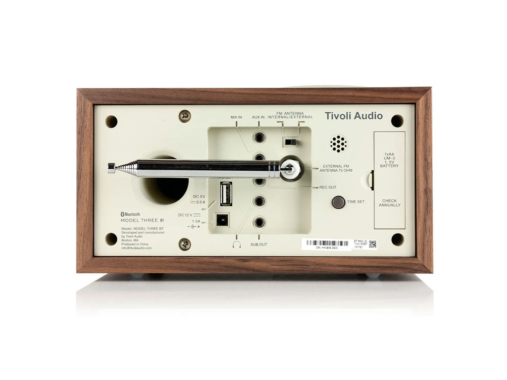 Tivoli Model Three BT : רדיו AM/FM שולחני איכותי עם שעון ובלוטות'