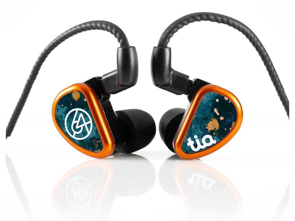 64Audio - Fourté: אוזניות פרימיום IEM עם שלושה דרייברים TIA