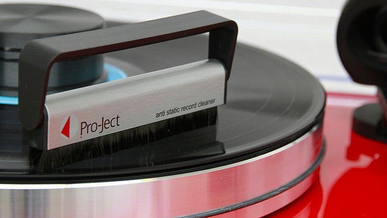 Pro-Ject Brush it : מברשת סיבי קרבון לניקוי תקליטים